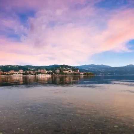 Apartment Firefly Bay Flat - Cozy A Few Steps From Maggiore Arona